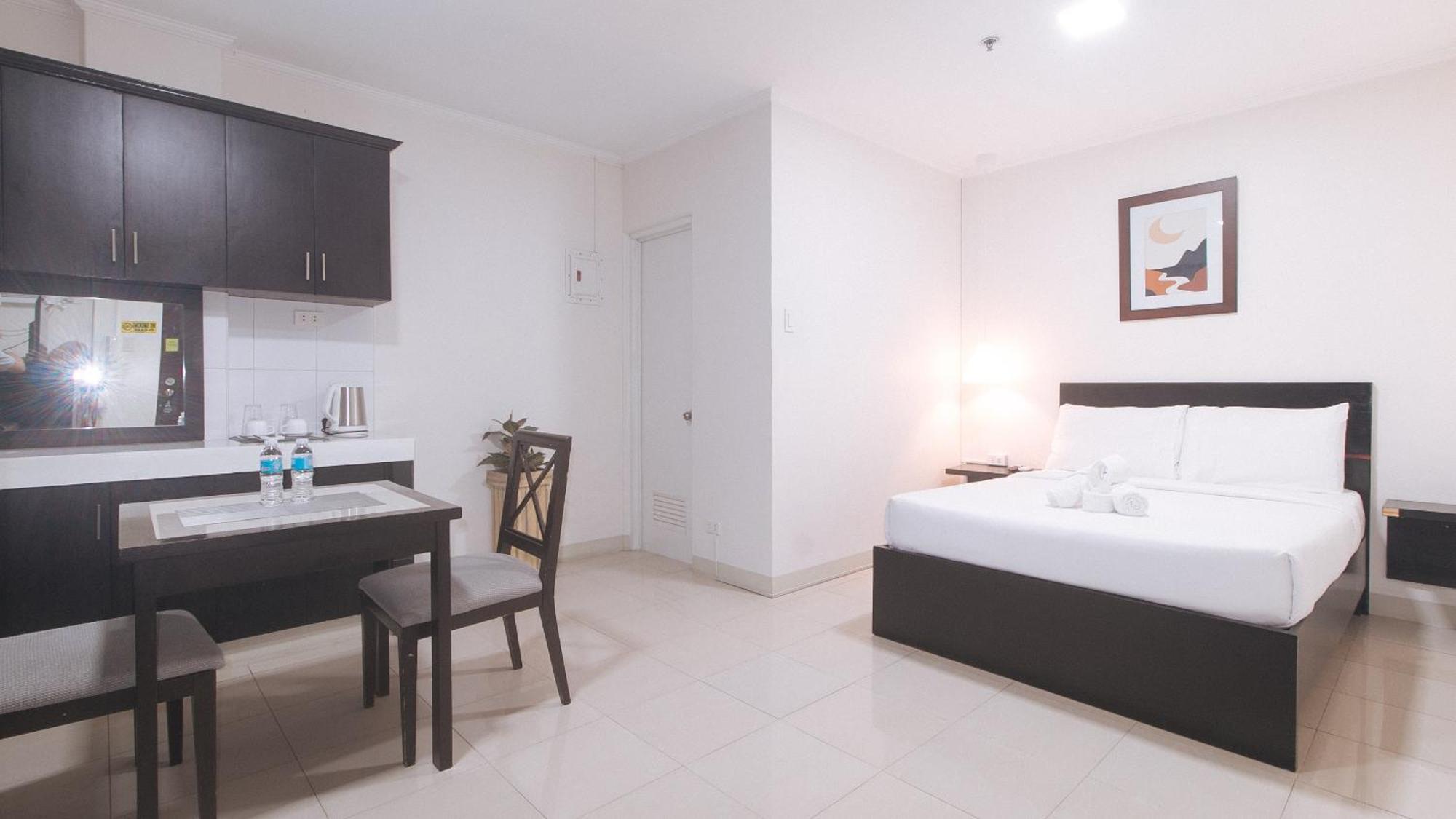 Urbanview At Evangelista Street Makati Makati City Exteriör bild