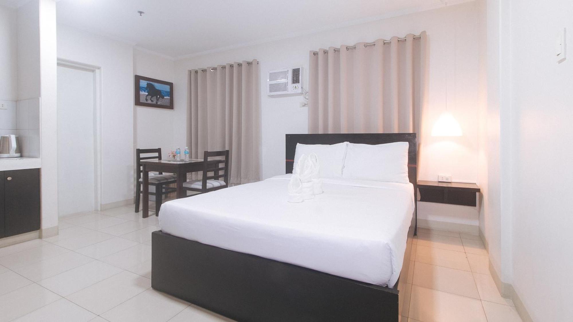 Urbanview At Evangelista Street Makati Makati City Exteriör bild
