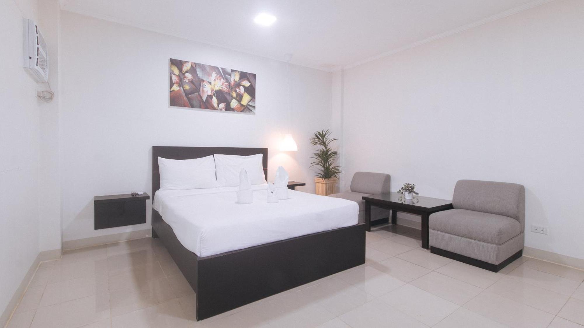 Urbanview At Evangelista Street Makati Makati City Exteriör bild