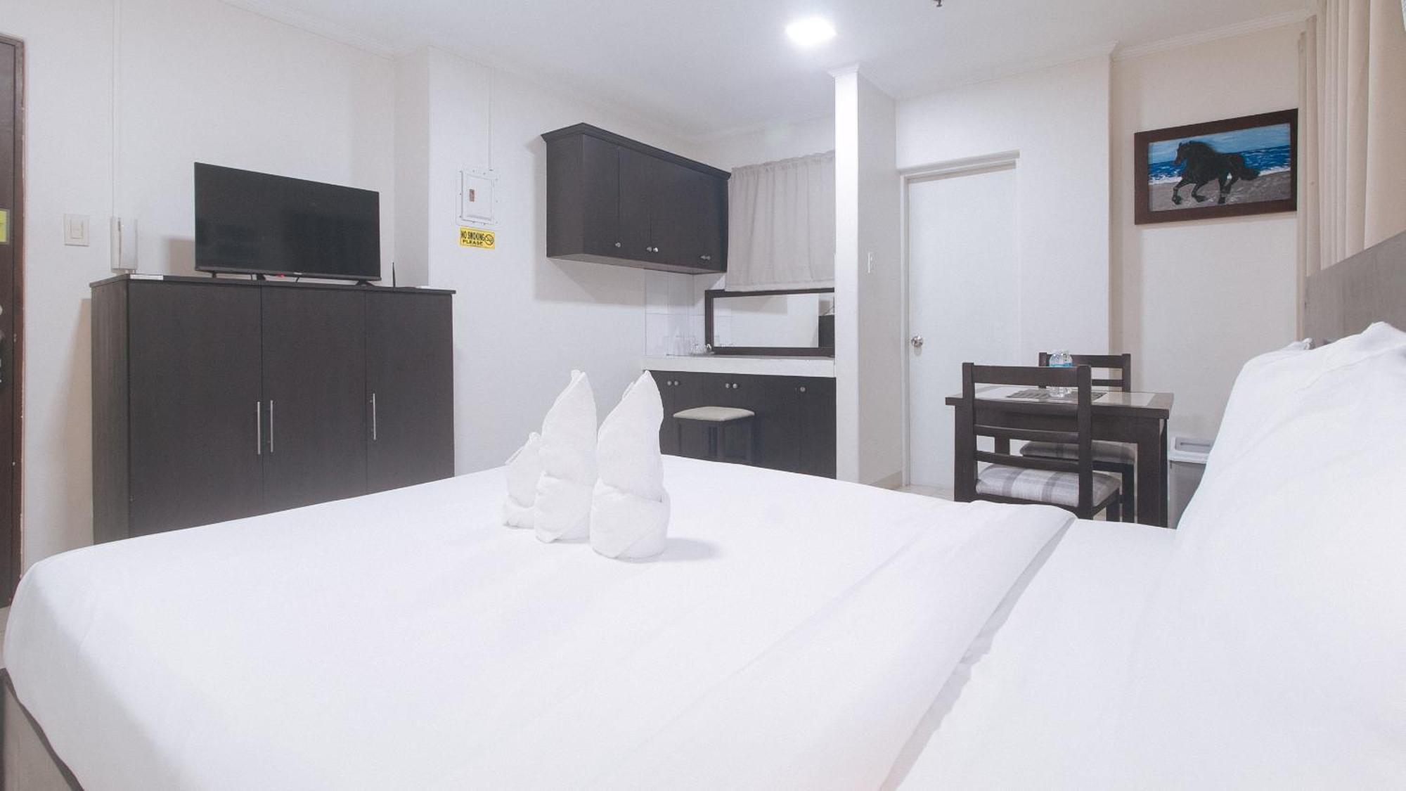 Urbanview At Evangelista Street Makati Makati City Exteriör bild