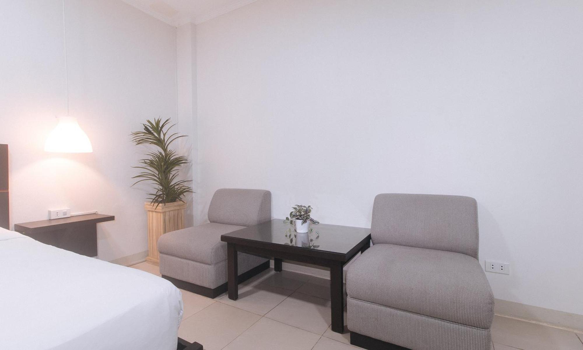 Urbanview At Evangelista Street Makati Makati City Exteriör bild