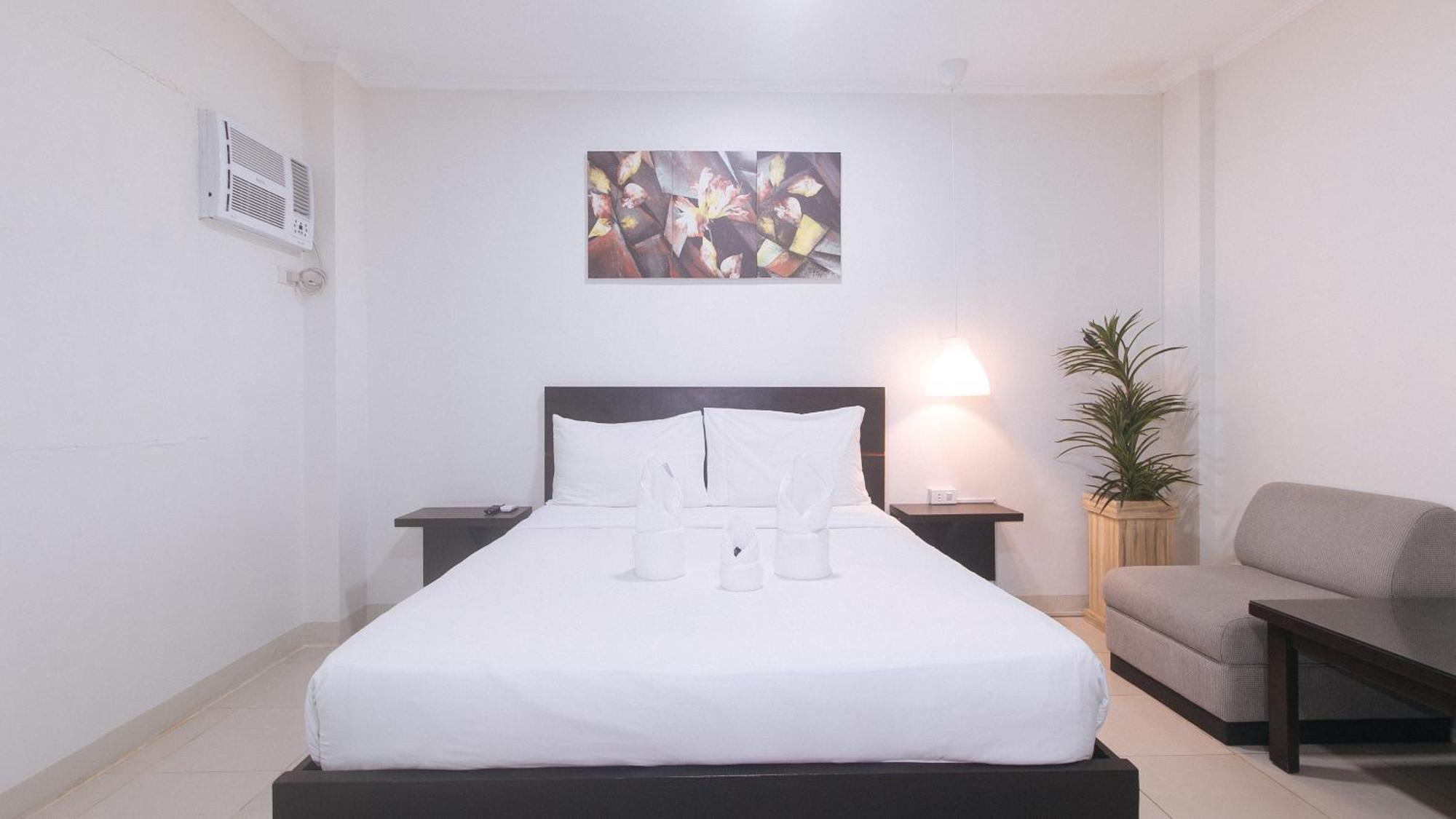 Urbanview At Evangelista Street Makati Makati City Exteriör bild