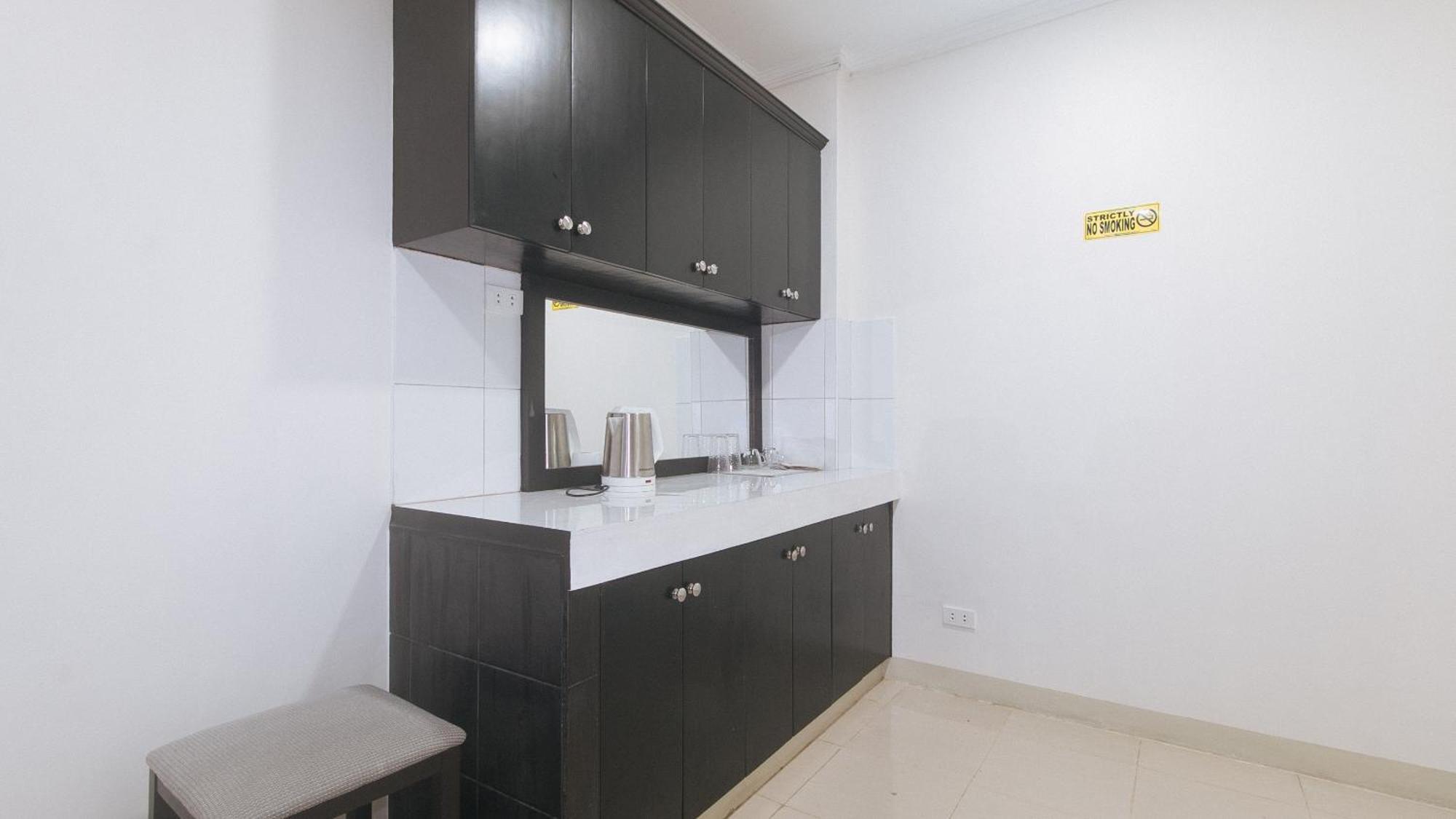 Urbanview At Evangelista Street Makati Makati City Exteriör bild