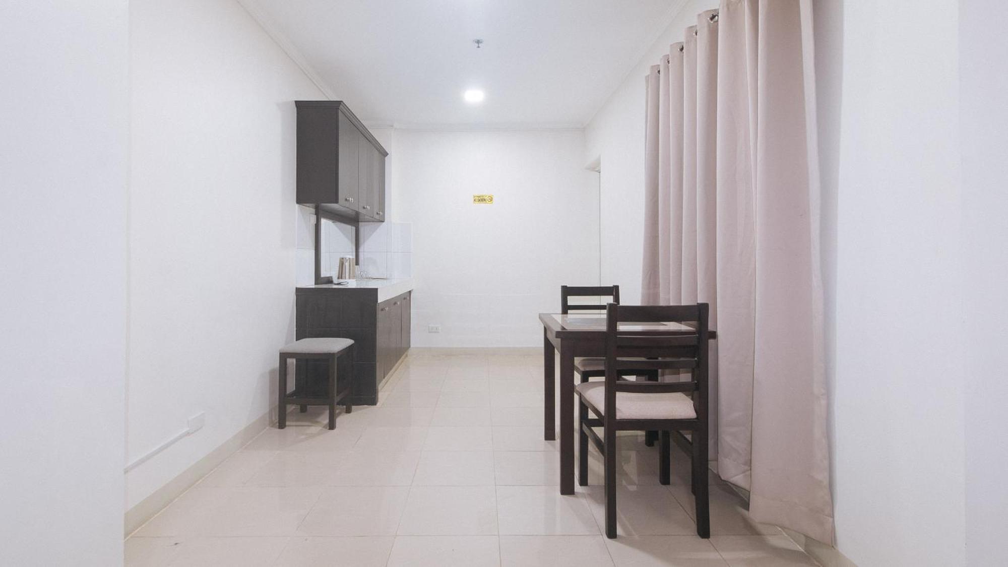 Urbanview At Evangelista Street Makati Makati City Exteriör bild