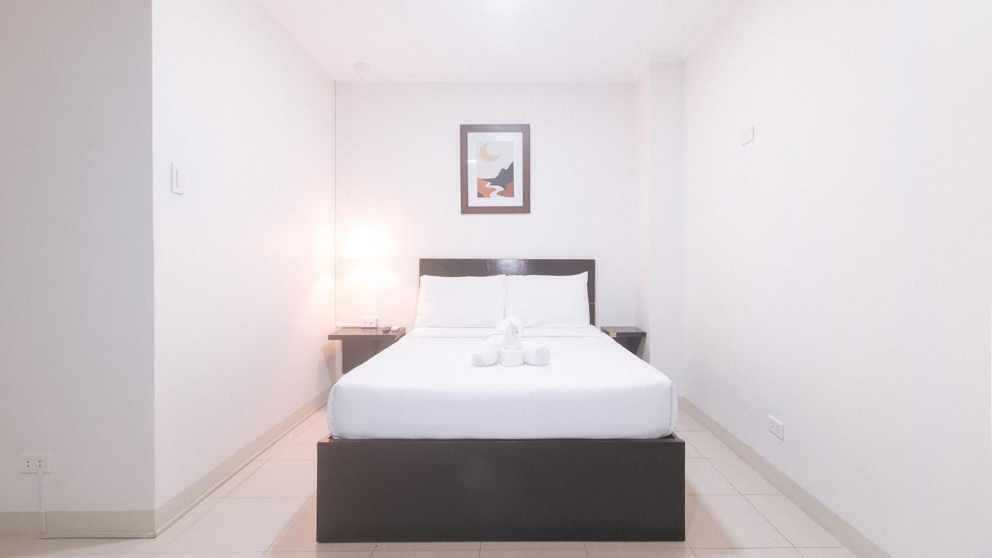 Urbanview At Evangelista Street Makati Makati City Exteriör bild