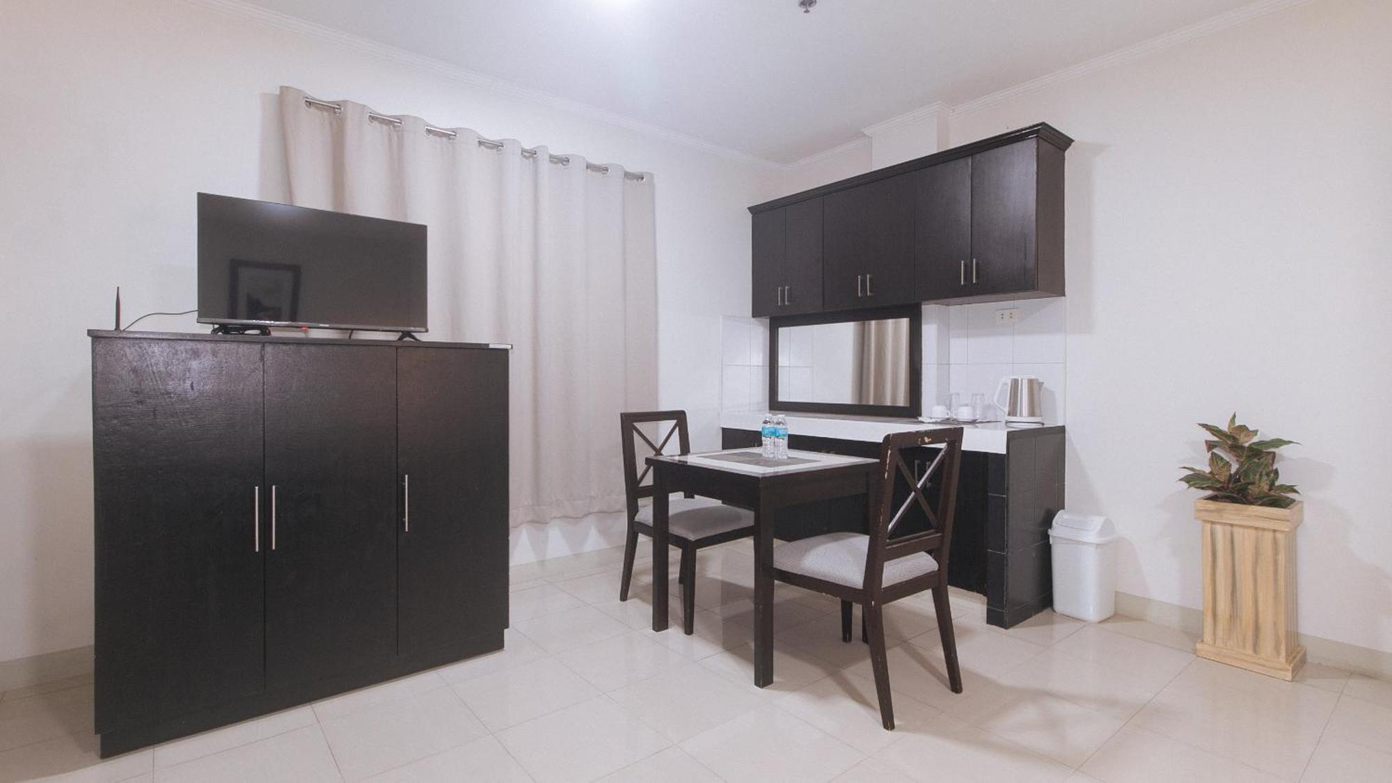 Urbanview At Evangelista Street Makati Makati City Exteriör bild