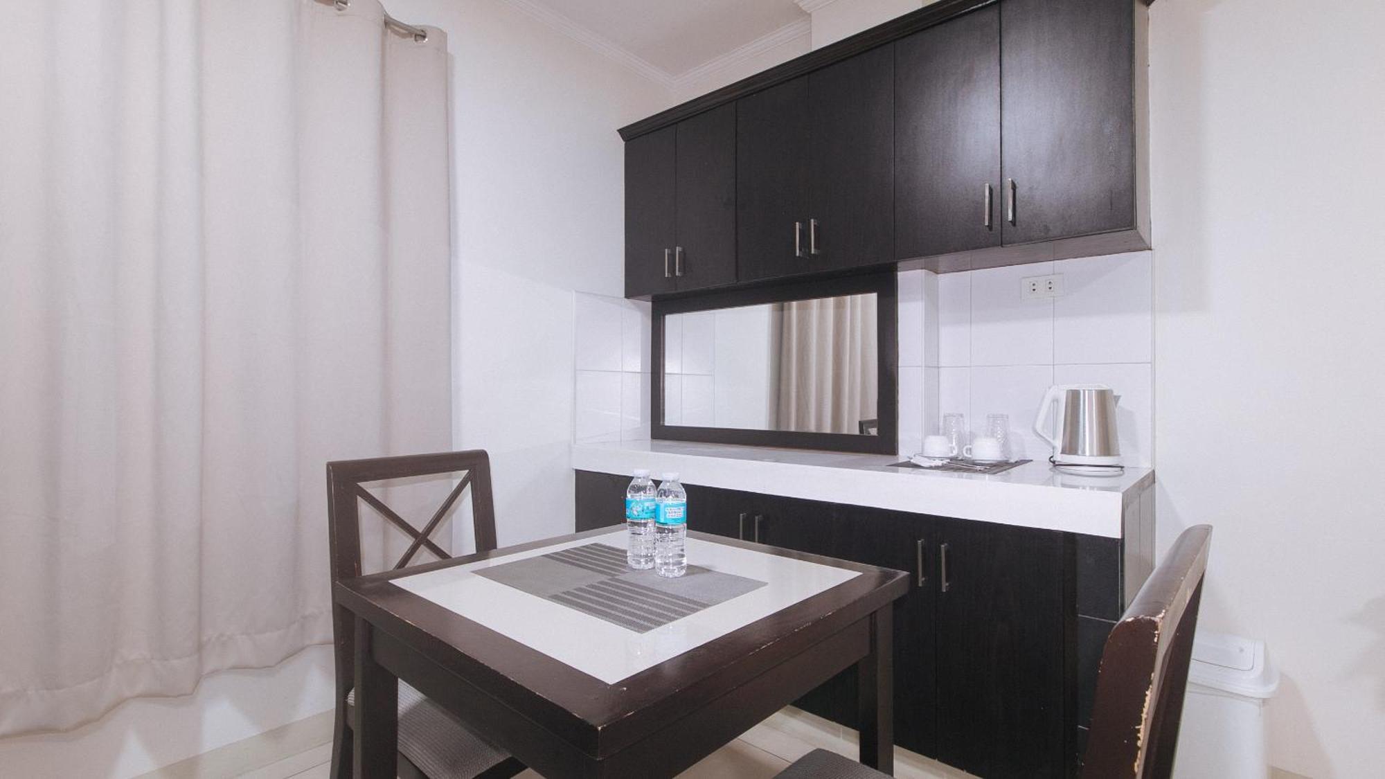 Urbanview At Evangelista Street Makati Makati City Exteriör bild