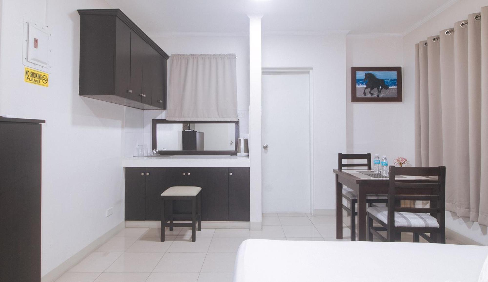Urbanview At Evangelista Street Makati Makati City Exteriör bild