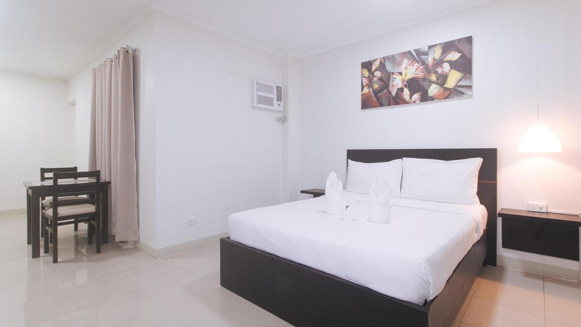 Urbanview At Evangelista Street Makati Makati City Exteriör bild