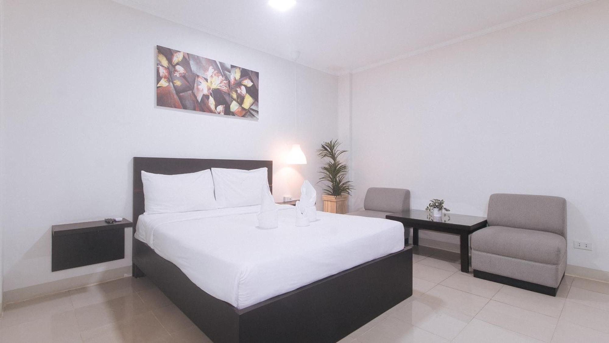 Urbanview At Evangelista Street Makati Makati City Exteriör bild