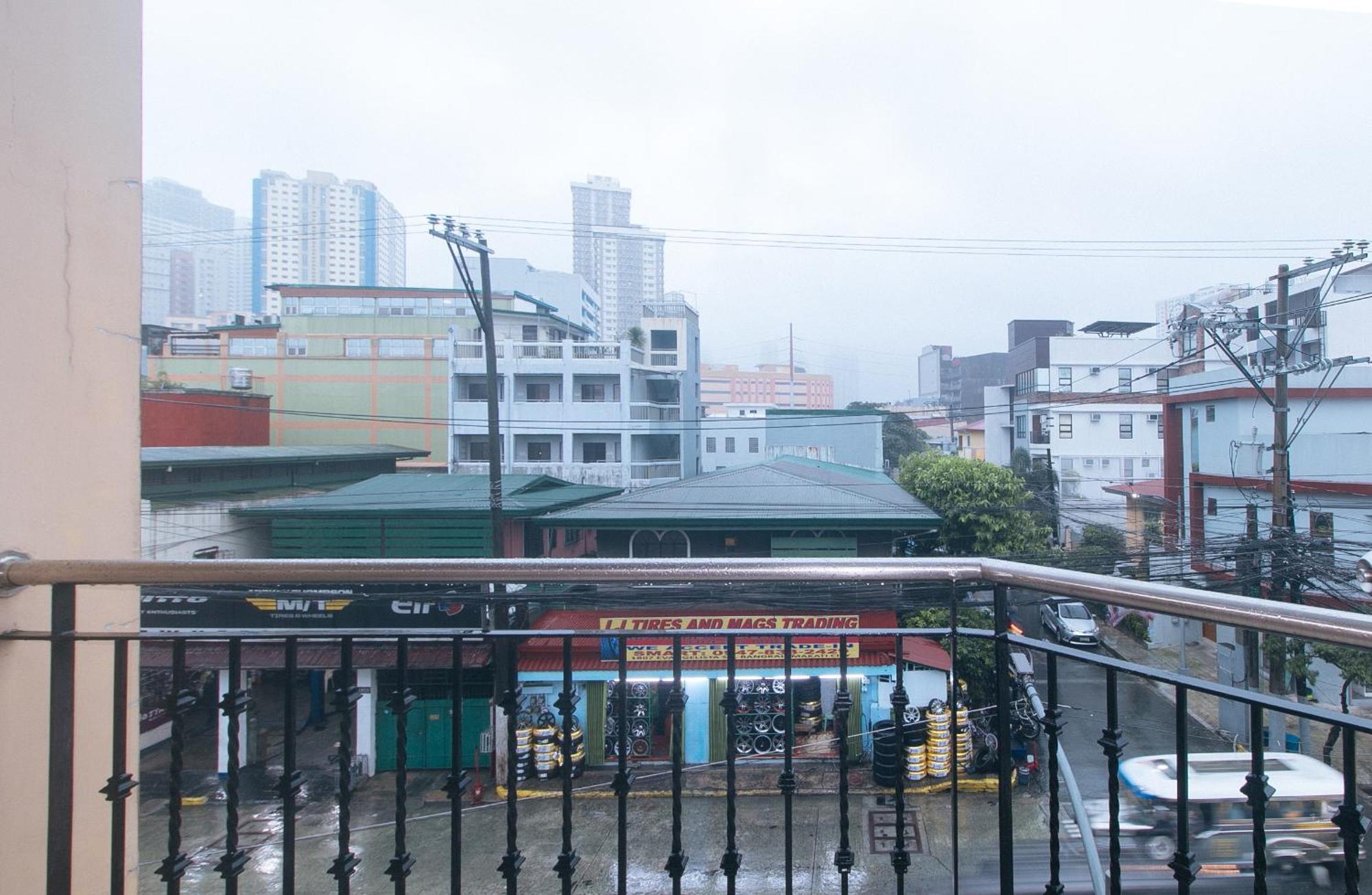 Urbanview At Evangelista Street Makati Makati City Exteriör bild